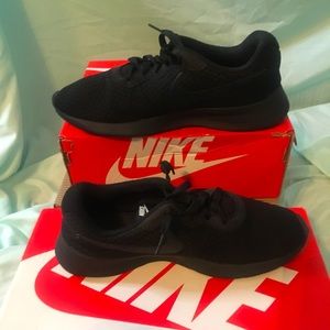 Womens Nike tanjun